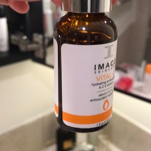 Image Skincare Makeup - Vitamin C + Antioxidant + hyaluronic acid serum. Image Skincare Makeup - Vitamin C + Antioxidant + hyaluronic acid serum.